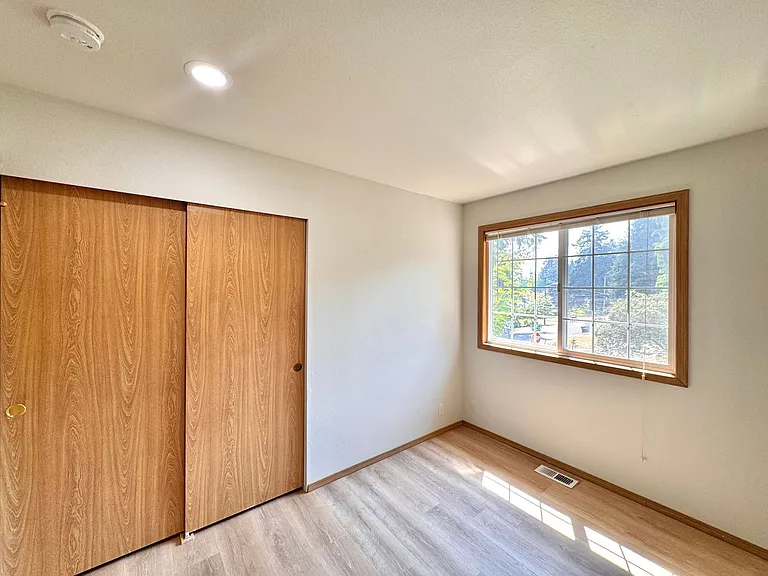 2620 NE 136th St — Photo 15