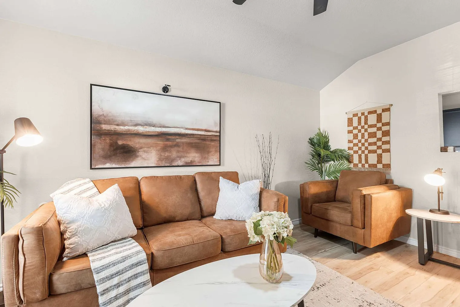 3 bed, 2.0 bath, 1227 sqft, $3,160 — Photo 4