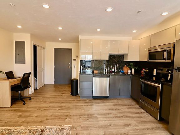 5th image of 1028 Commonwealth Ave #204