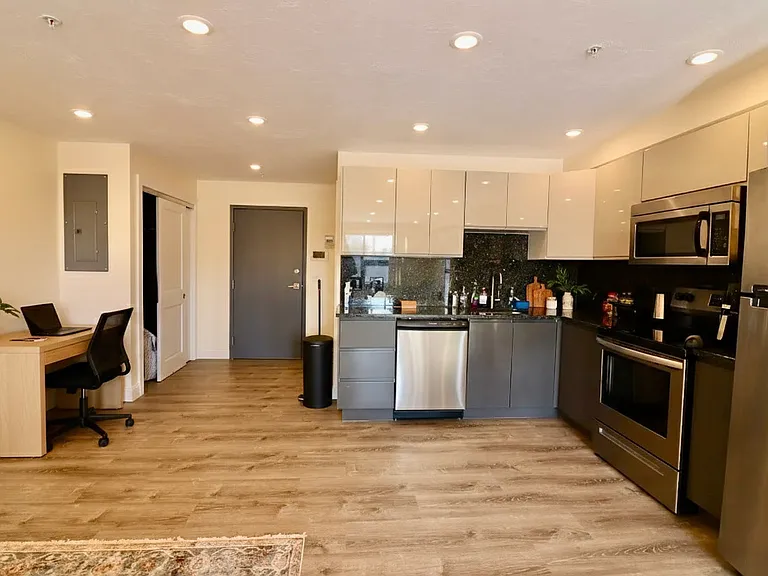 1028 Commonwealth Ave #204 — Photo 5