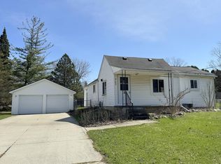 4180 Manitoba St, Auburn Hills, MI