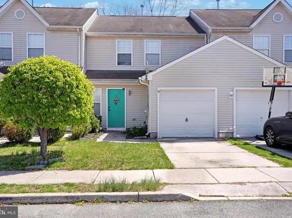 16 Highmeadows Dr, Sicklerville, NJ 08081