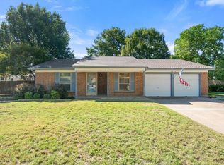2900 Mark Dr, Arlington, TX 76013