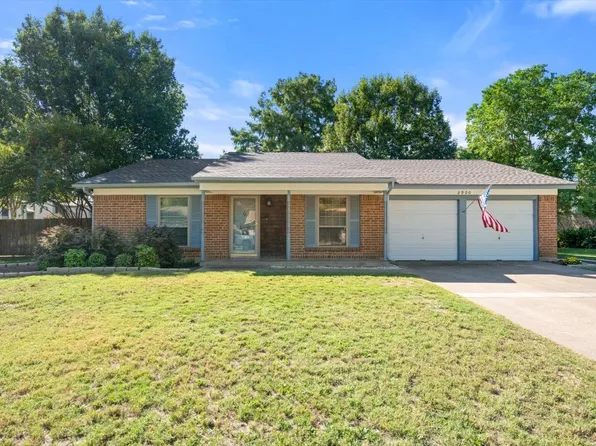 2900 Mark Dr, Arlington, TX 76013