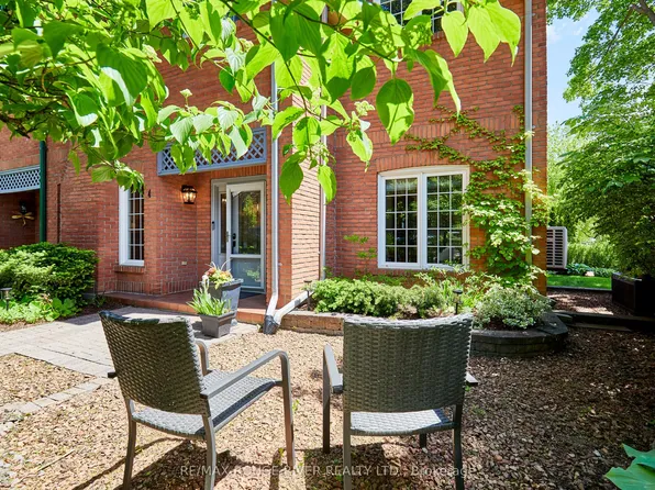 110 Mary St W #4, Whitby, ON L1N 8M5