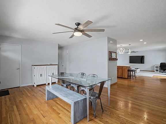 3rd image of 1935 Fairmeadows Ct