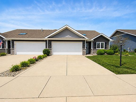 3rd image of 9818 W 129th Pl