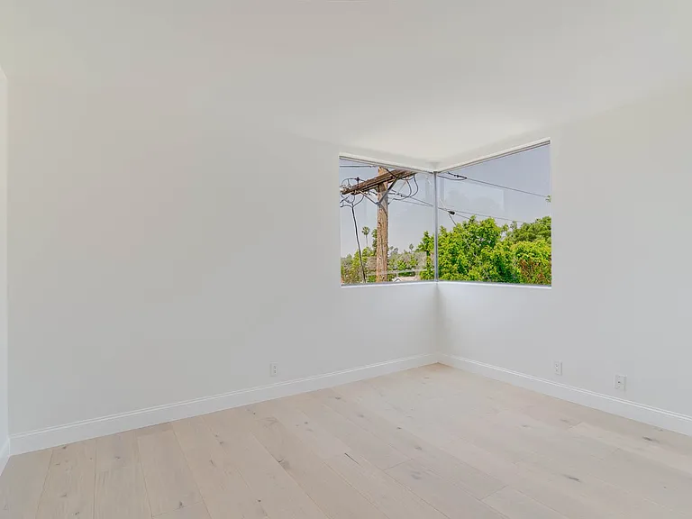 1305 N Columbus Ave #208 — Photo 5