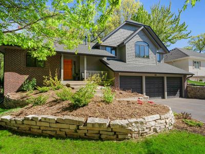 300 Dearborn Ct, Edina, MN, 55343
