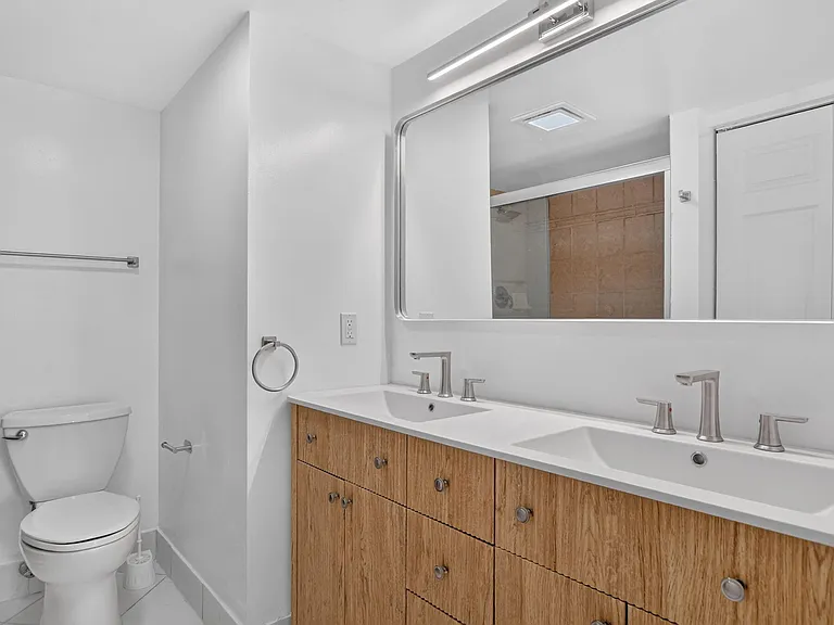 3057 Yarmouth Dr #C — Photo 16