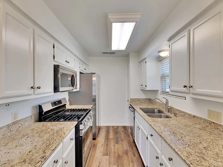 3411 Monument Dr — Photo 7