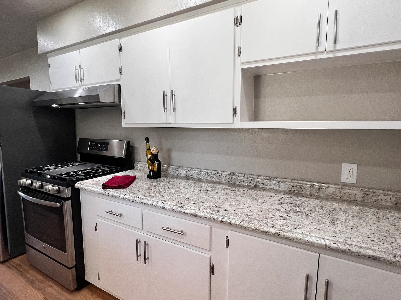 3 bed, 1.5 bath, 1104 sqft, $2,000 — Photo 4