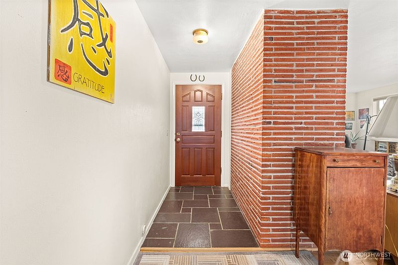 4th image of 715 Euclid Way