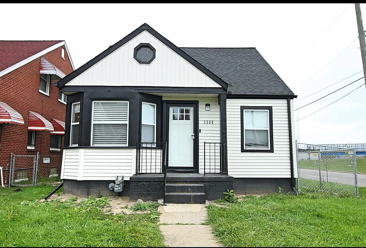 3 bed, 1.5 bath, 1250 sqft, $1,550 — Photo 1