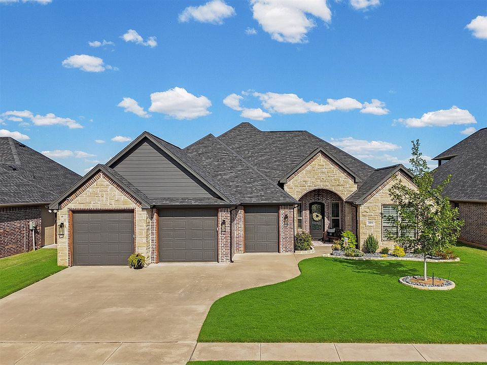 1st image of 104 Spieth Ct