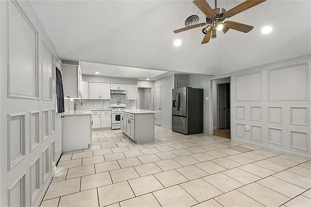 209 W Hickory St — Photo 4