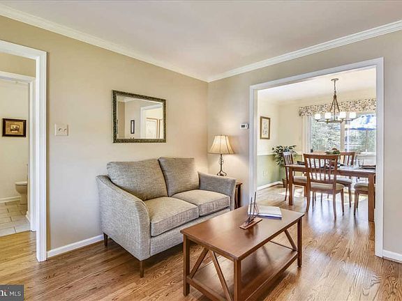 5th image of 287 Tolstoy Ln