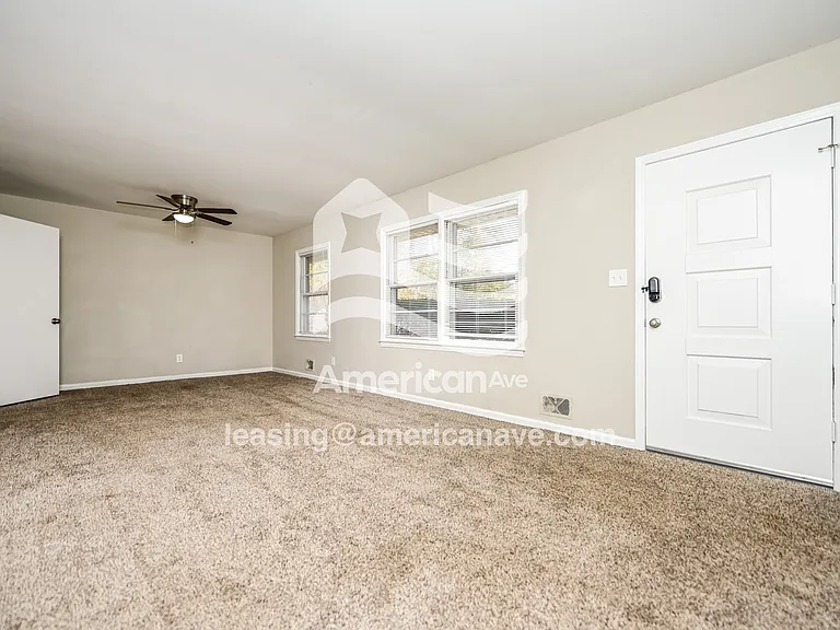 435964_002_wm_-_living_room_13448450.jpg