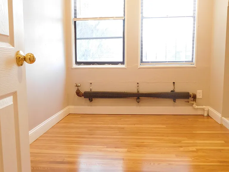 50 Park Vale Ave — Photo 17
