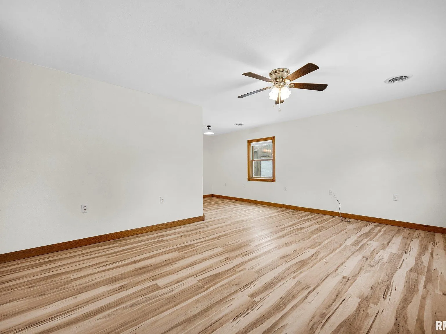 3 bed, 1.0 bath, 960 sqft, $1,500 — Photo 2