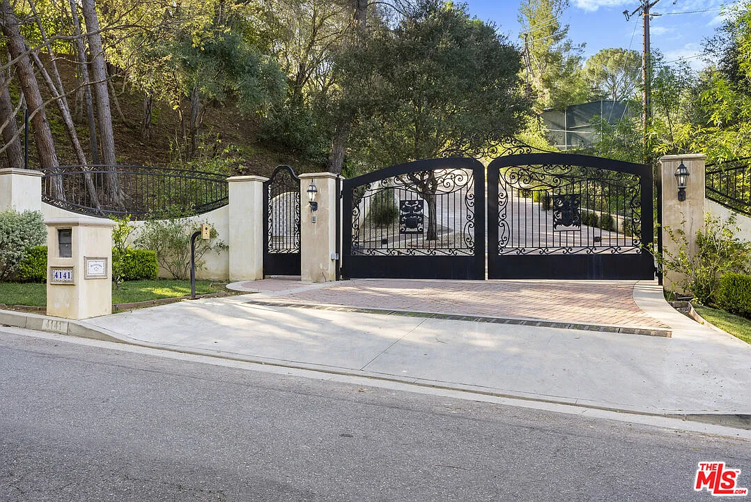 6 bed, 5.5 bath, 10411 sqft, $22,000 — Photo 2