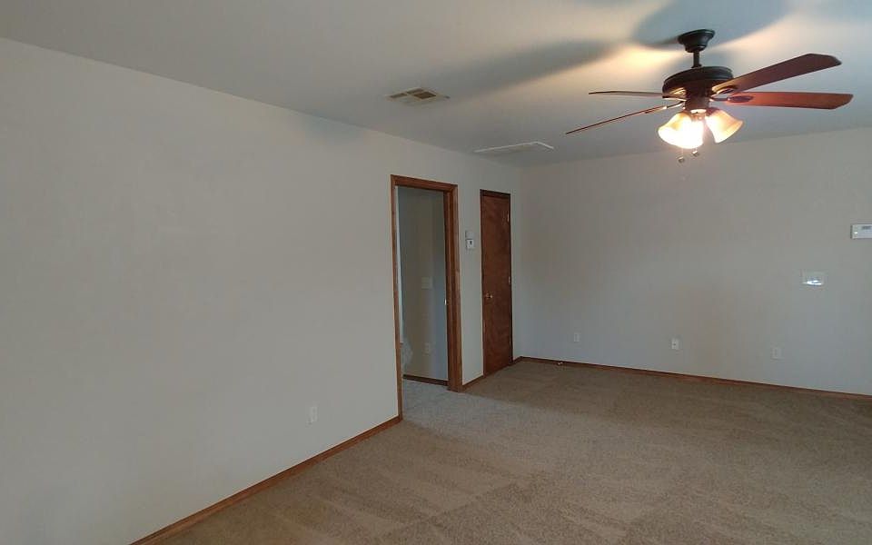 1st image of 2501 Lee Ln #B