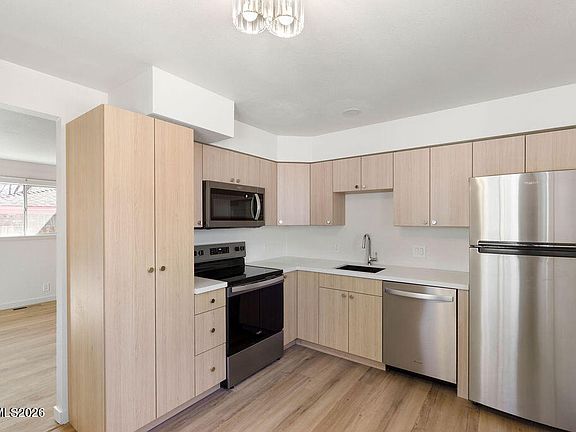 4th image of 1081 Brinkby Ave