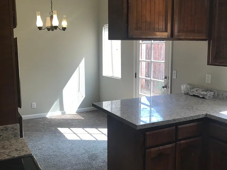 906 E Oakridge Ave — Photo 9