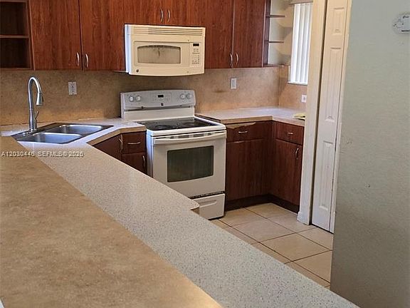 3rd image of 671 SW 10th St