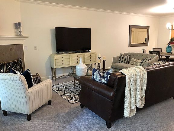 Living rm & gas fireplace