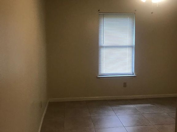 5th image of 1216 Roundhill Dr