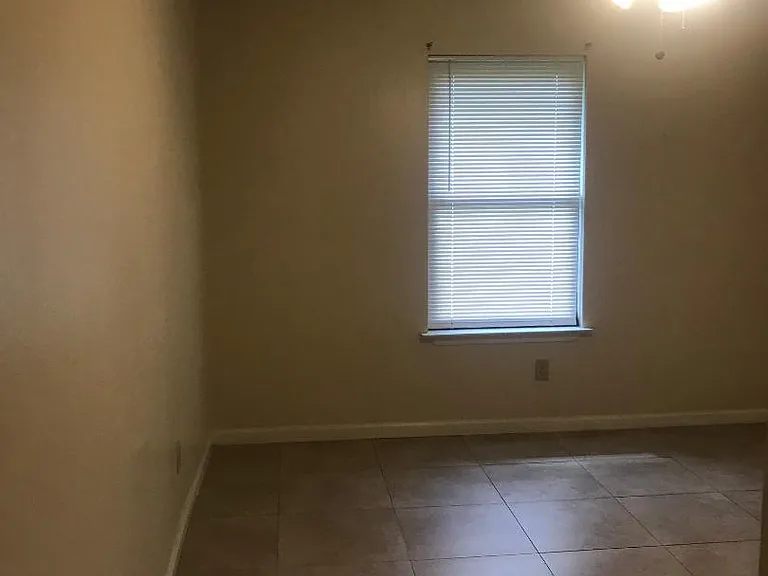 1216 Roundhill Dr — Photo 6