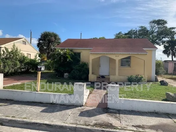 809 W 5th St, Riviera Beach, FL 33404
