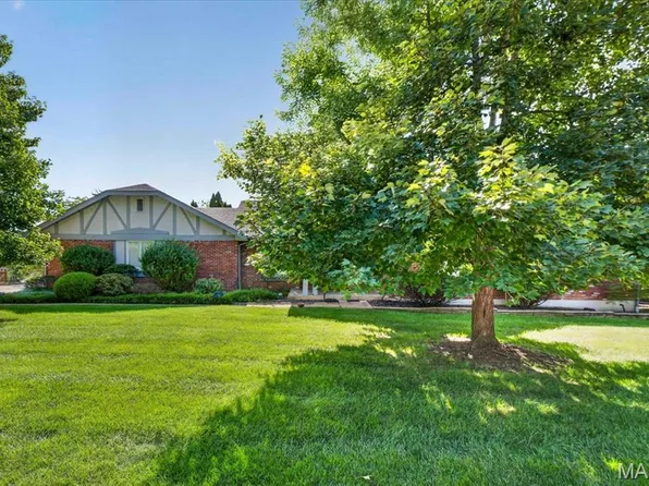 1632 Lochcrest Dr, Chesterfield, MO 63017