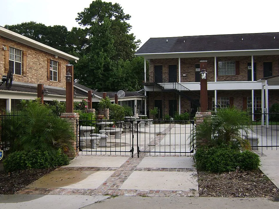 Building Photo 3