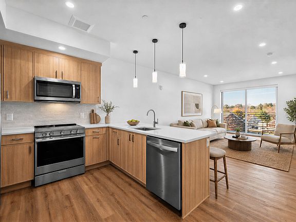 3rd image of 650 Montgomery Ave #312