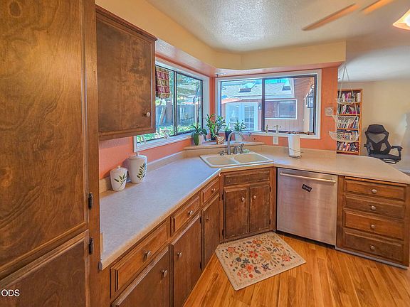 4th image of 3015 Lone Pine Rd
