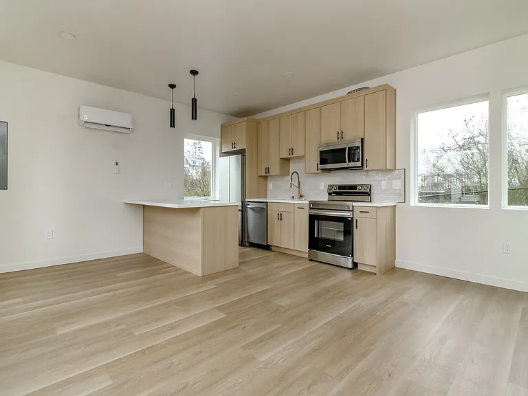 1117 Veneta Ave — Photo 11