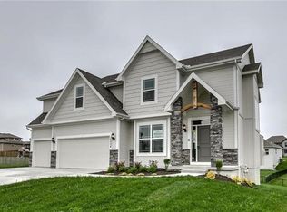 10324 N Potter Ave, Kansas City, MO 64157