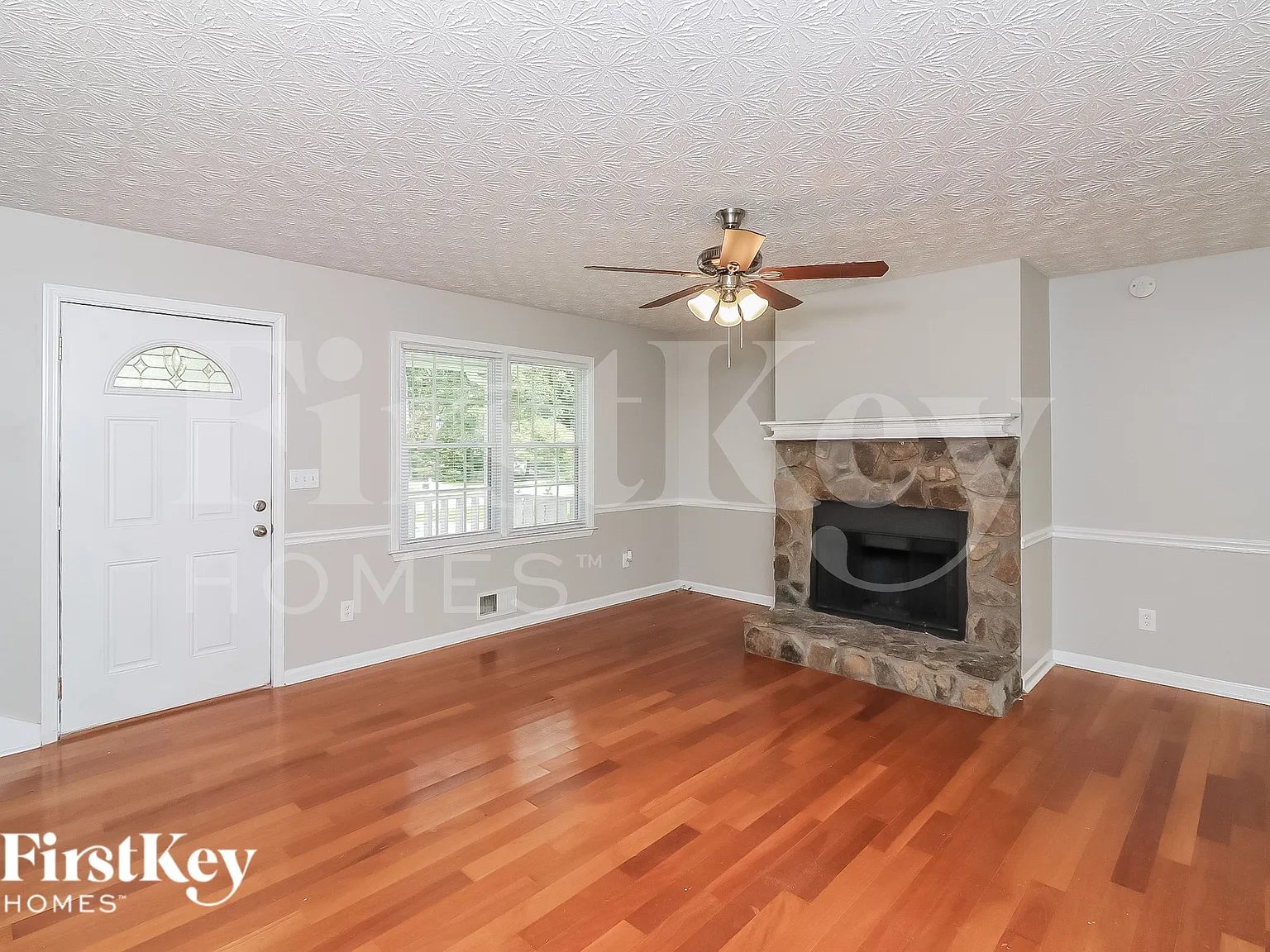 3 bed, 2.0 bath, 1918 sqft, $1,945 — Photo 4