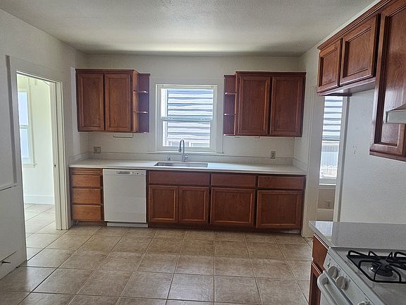 5th image of 1224 E St