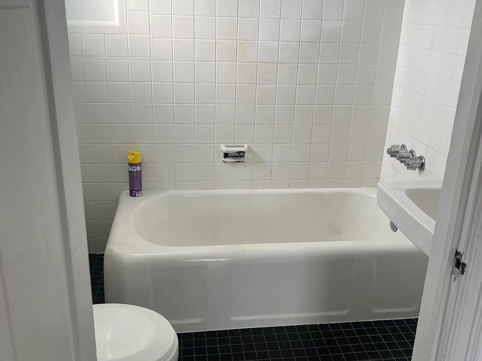 Studio, 4138 sqft, $900 — Photo 2