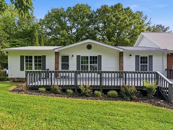 3rd image of 2404 Dove Ln