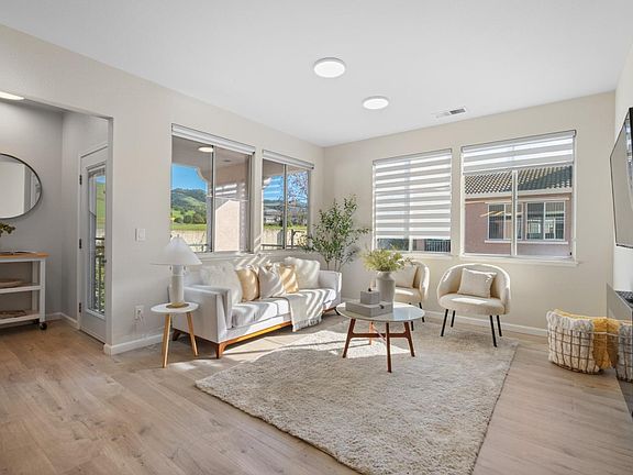 3rd image of 3893 Jasmine Cir