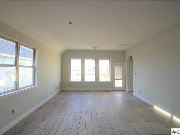 2nd image of 1315 Hillsong St