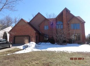 49 Forestbrook Ct, Getzville, NY 14068