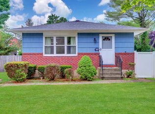 181 W 3rd St, Deer Park, NY 11729