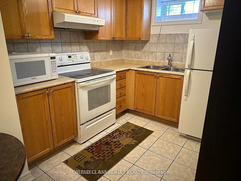 20 Murchison Cres — Photo 4
