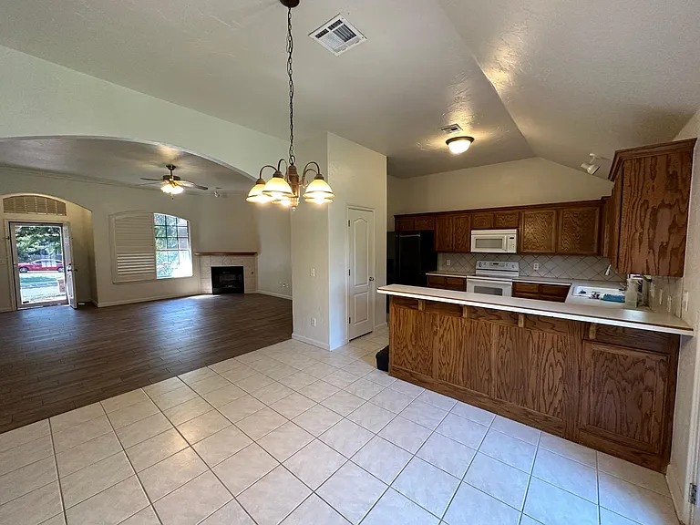 1301 Melisa Dr — Photo 4