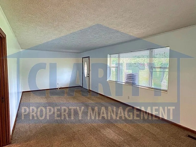 4035 Ocoee St N — Photo 8